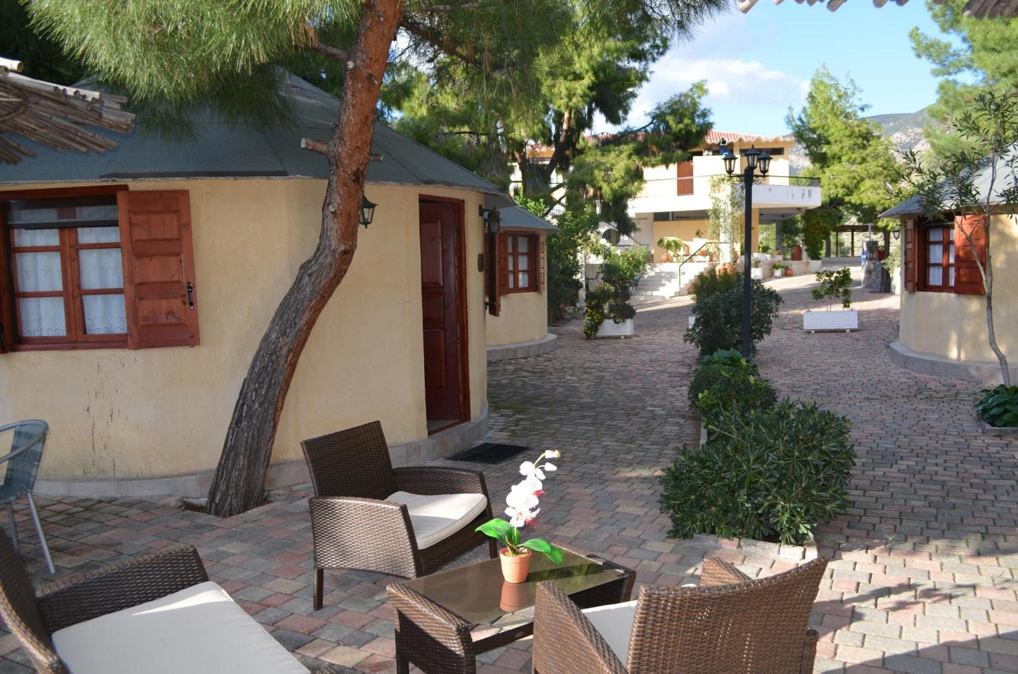 Chrissa Camping Rooms & Bungalows Дельфы Экстерьер фото